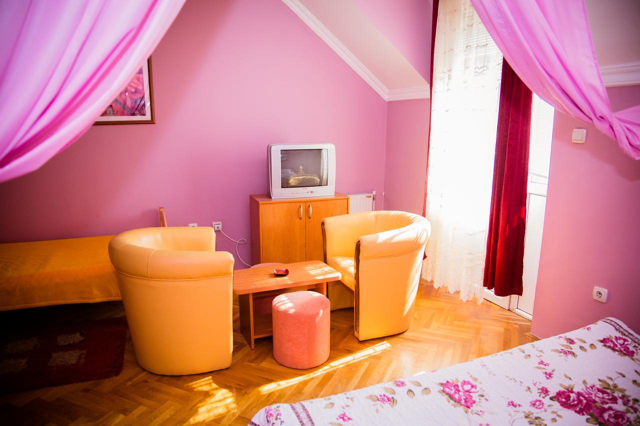Vila Ile De France Novi Sad Luaran gambar